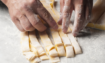Smartbox - 1 corso di cucina sulla pasta fatta in casa con pranzo per 2 a Roma 